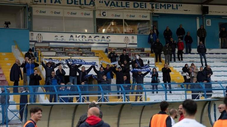 Riceviamo e pubblichiamo con piacere la nota stampa del “Fan Club Akragas”…